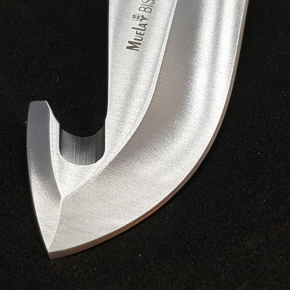 Нож-скиннер "BISONTE", клинок 11 см крюк, рукоять черный пластик, ножны кожа