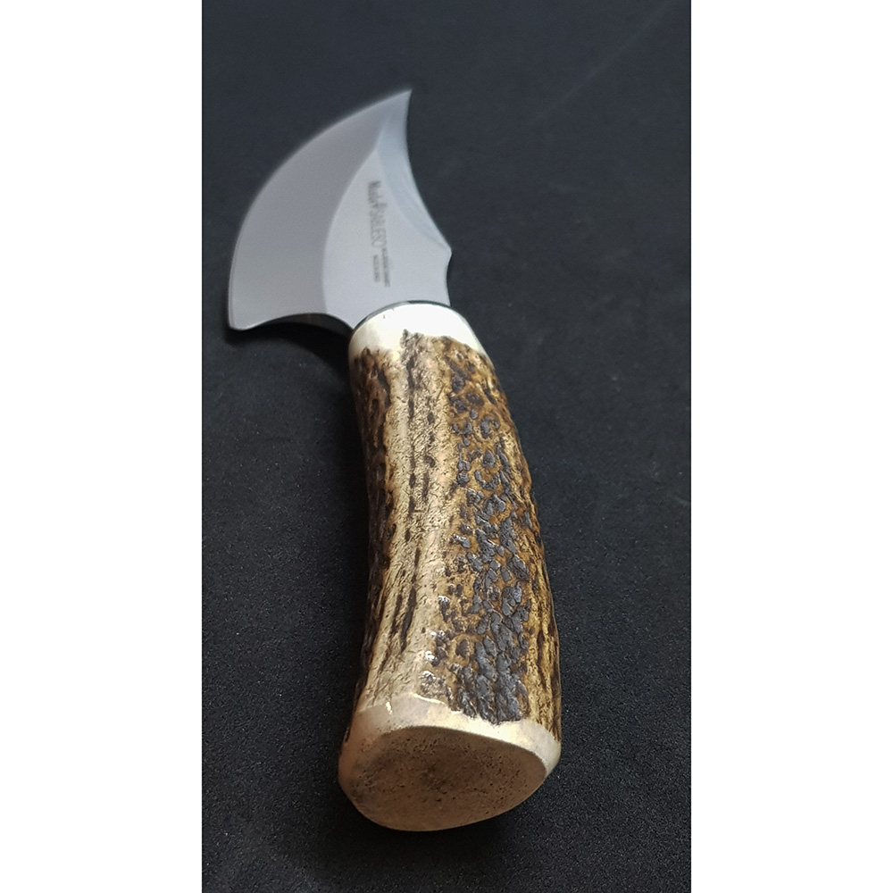 Нож-скиннер "SABUESO", клинок 11 см, рукоять рог оленя, ножны кожа