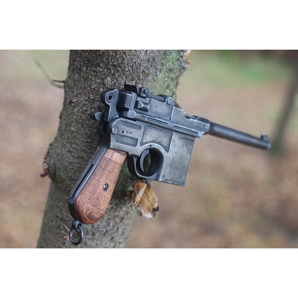 Маузер К96 самозарядный пистолет, колибр 7,63, разработан в 1896 г с деревянными накладками, состаре