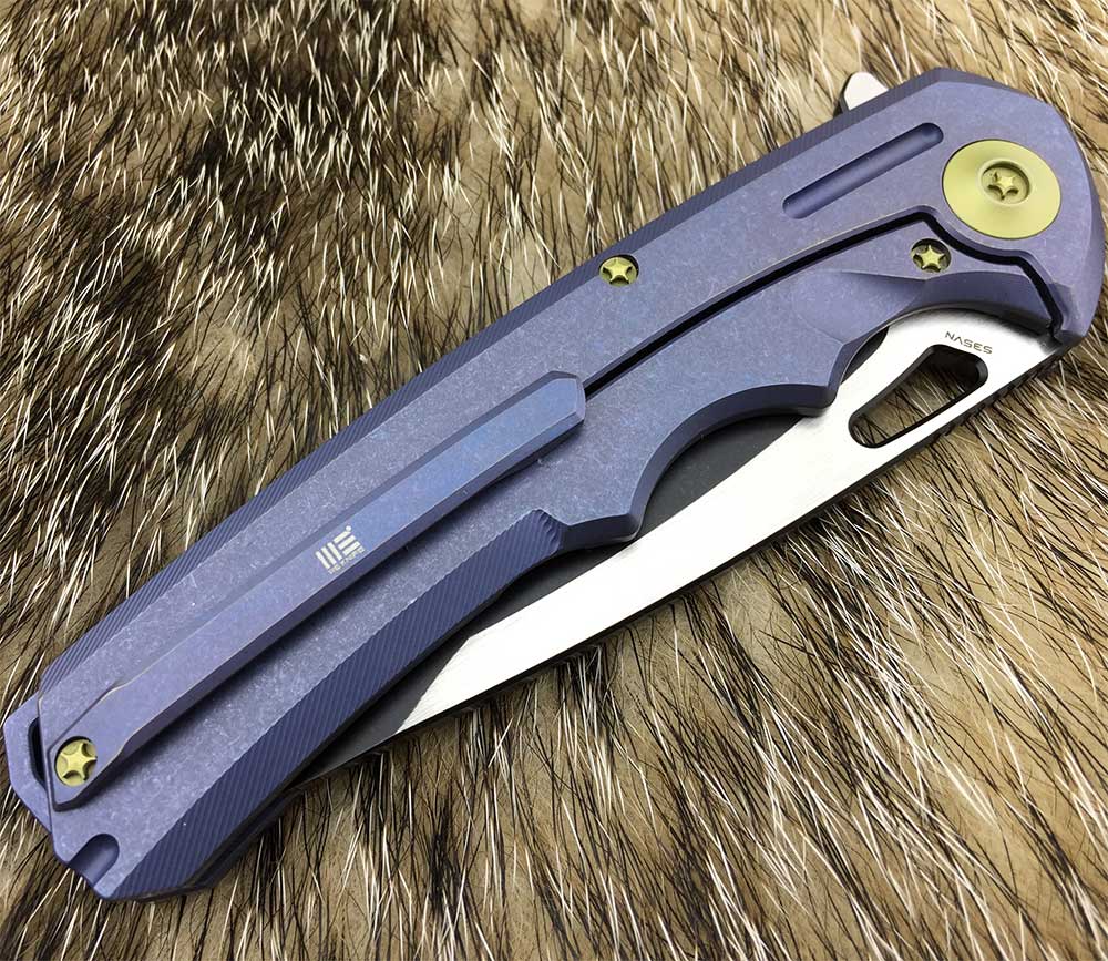 Нож складной, сталь CPM-S35VN, длина клинка 95мм, рукоять титан, цвет голубой, клипса, замок frame-l