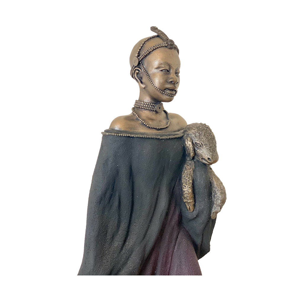 Фигурка Масаи-Майаса с ягненком на руках,патина,полистоун