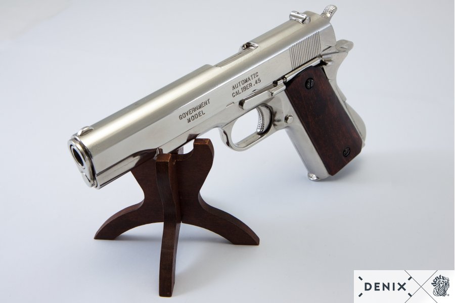Пистолет автоматический M1911A1, .45 калибра, никелерованный, накладки из дерева, США, 1911 (1-я и 2