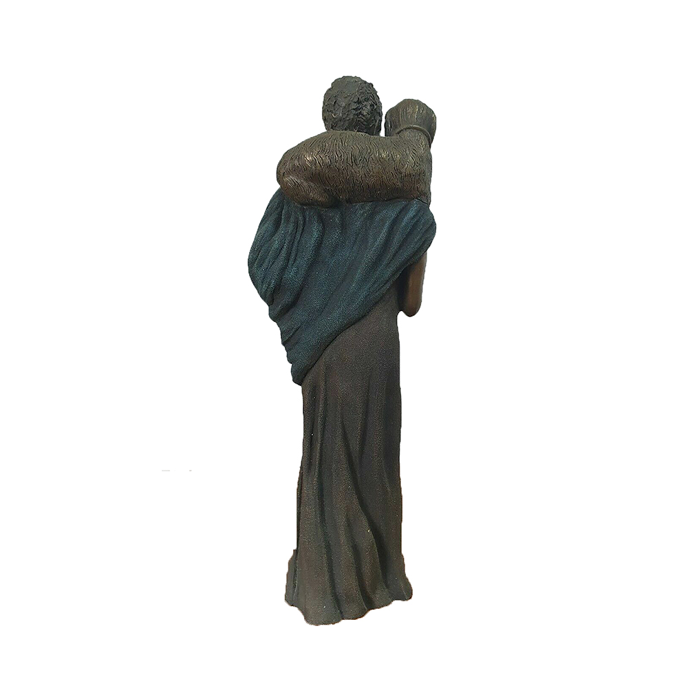 Фигурка Масаи-Бадави с ягненокм на плечах,патина,полистоун