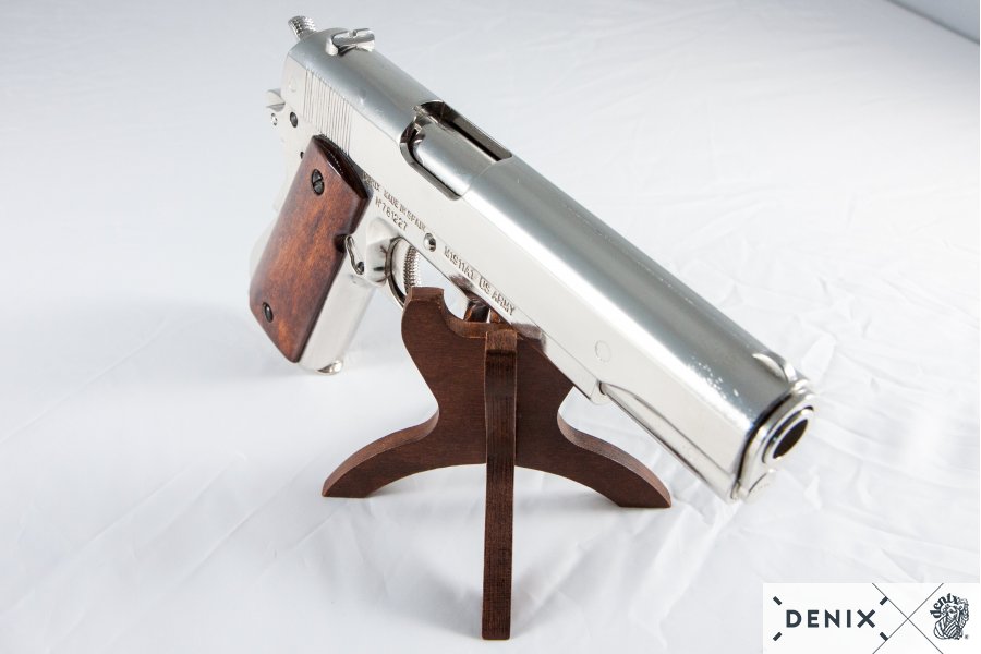 Пистолет автоматический M1911A1, .45 калибра, никелерованный, накладки из лакированного дерева, США,