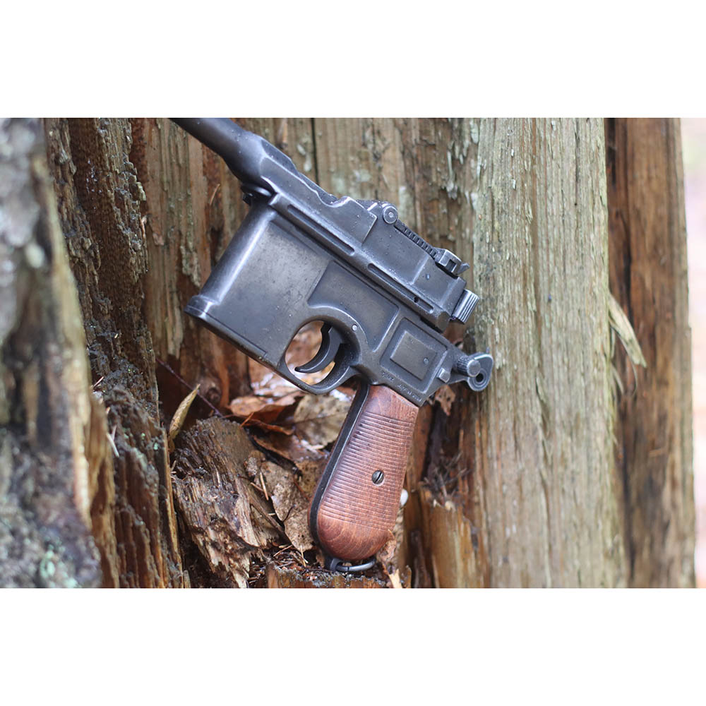Маузер К96 самозарядный пистолет, колибр 7,63, разработан в 1896 г с деревянными накладками, состаре