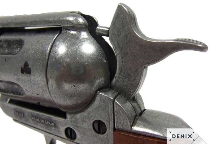 Револьвер "Миротвороец" 12", деревянные накладки, .45 калибра, США, 1873 г., длина 46 см.