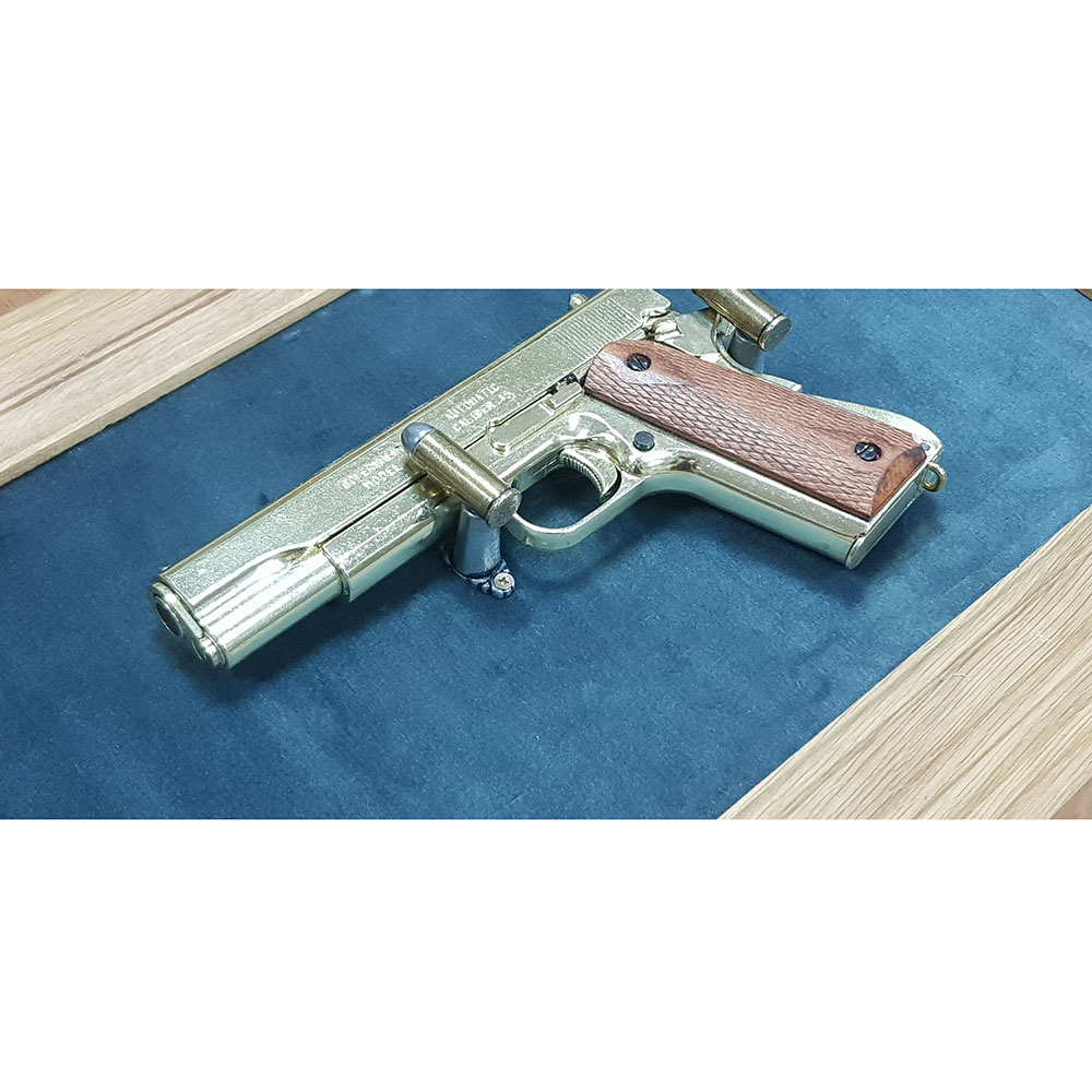 Пистолет автоматический КОЛЬТ-45 1911г, США, калибр 45, крепление 2 шт. пули в комплекте, цвет золотистый, матовое покрытие, накладки из темного дерева,